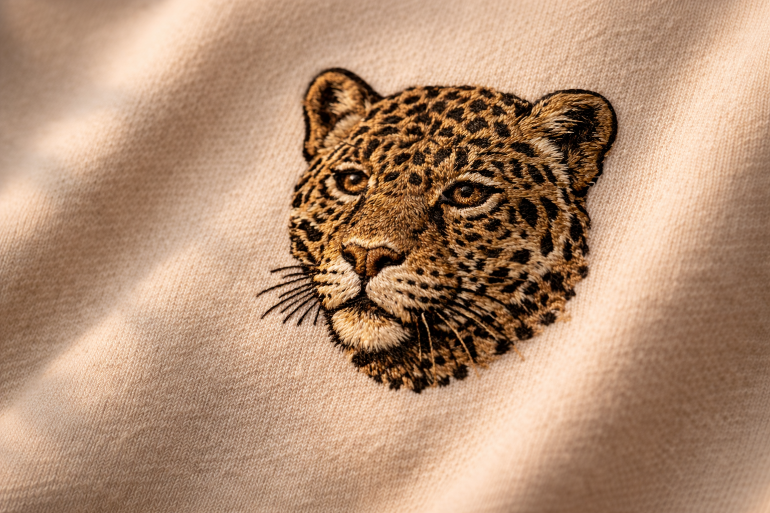 Remera premium bordada